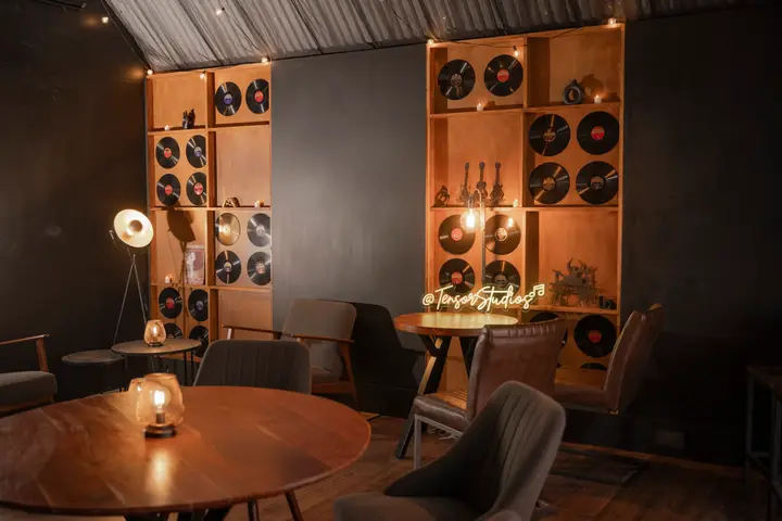 2 Lounge Area & Bar image