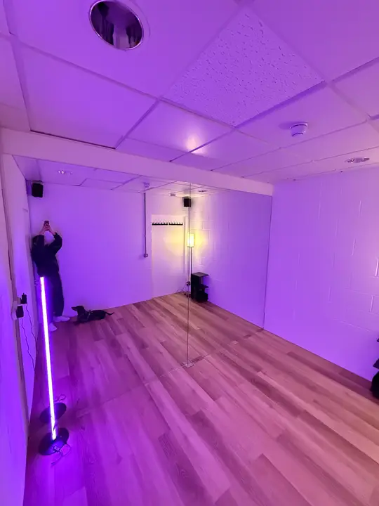 2 Studio 7 image