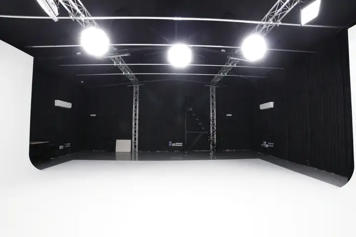 3 Sound Stage image