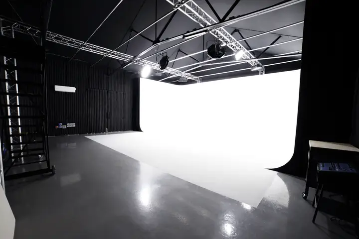 4 Sound Stage image